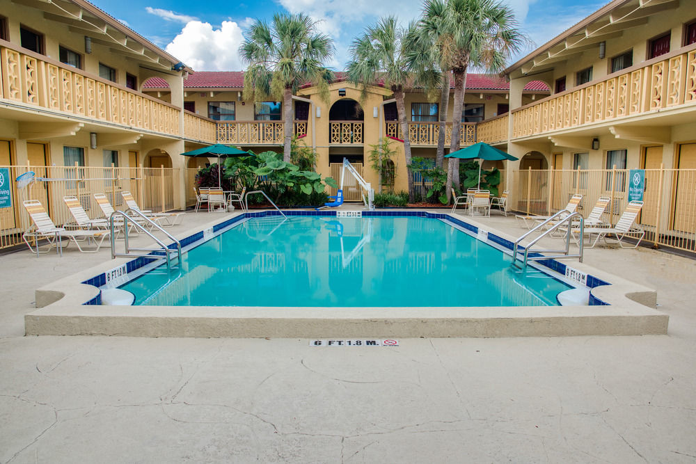 Red Roof Inn Tampa Bay - St. Petersburg Dış mekan fotoğraf